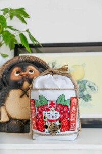 Bordado de un bidón de sake de Japón